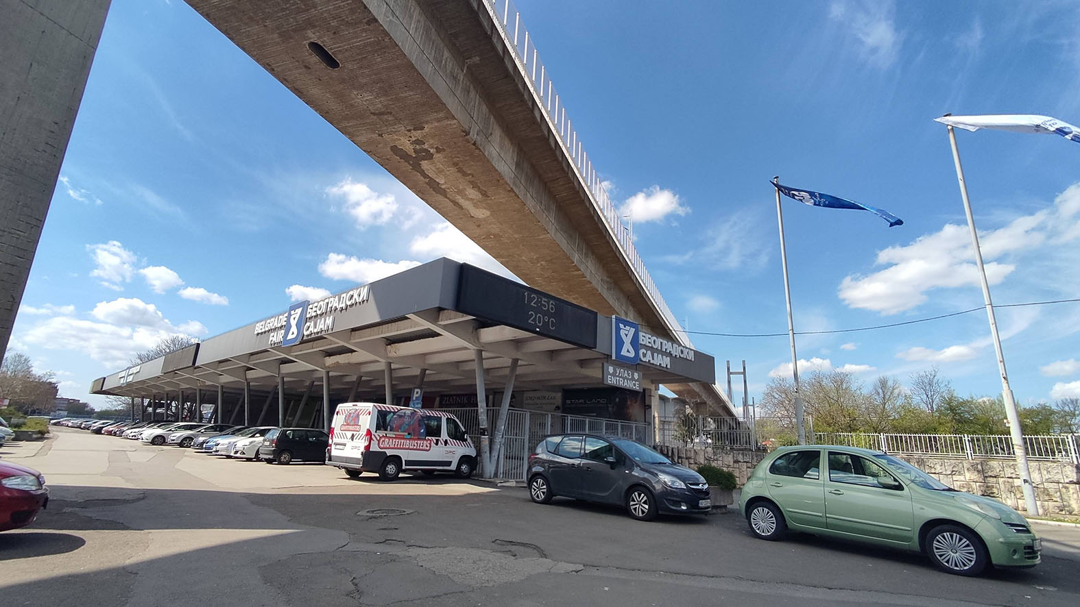 Novogodišnji vašar, Bingo, čestitke, samo su neke od opcija koje su vam na raspolaganju ukoliko želite da obradujete i razonodite sebe i bližnje tokom novogodišnjih i božićnih praznika Novogodišnji vašar, Bingo, čestitke: Kako možete da obradujete druge i sebe pred praznike? 2