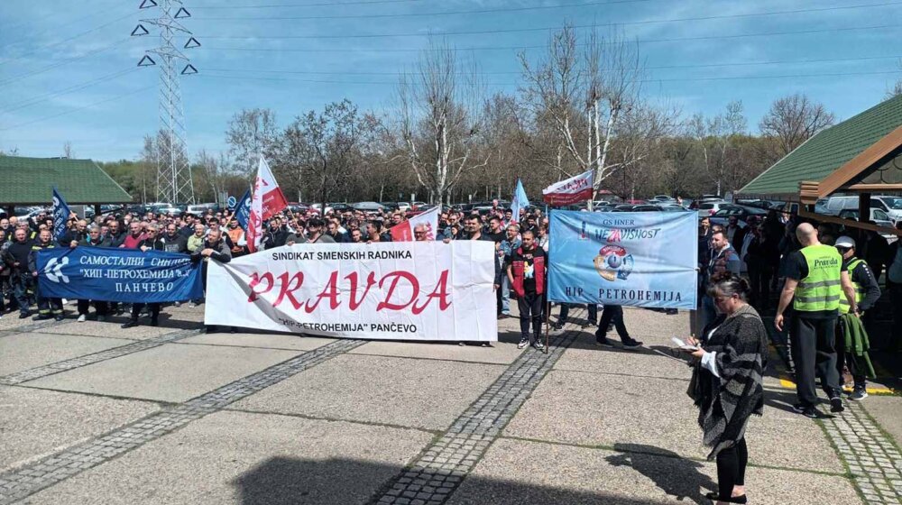 Štrajk upozorenja radnika HIP Petrohemije: Traže povišice i sigurnost plate 1