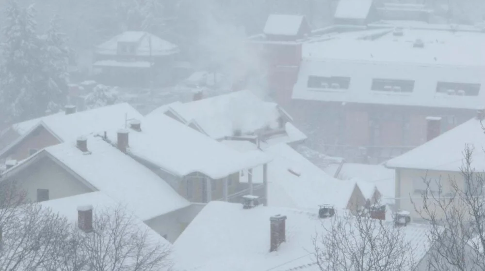 Vanredna situacija na teritoriji opštine Sjenica, sneg pada skoro 24 časa 1