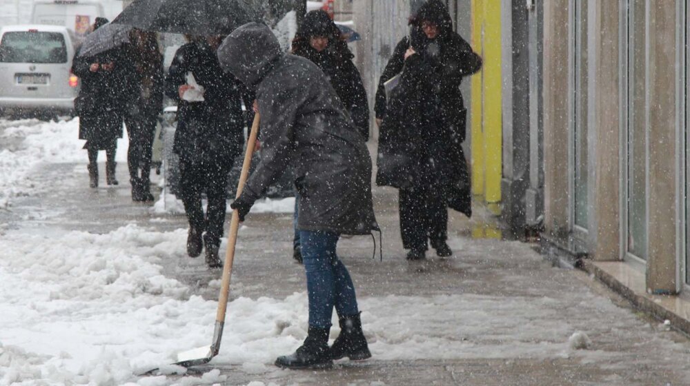 Gde će sve danas padati sneg i kada će porasti temperatura? 1