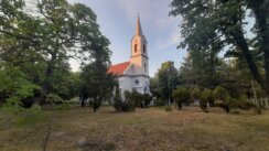 20220522_192436 Selo kroz koje od ulaska do izlaza vodi drvored sibirskih brestova najmanje je na području Zrenjanina, ali i najslađe 4