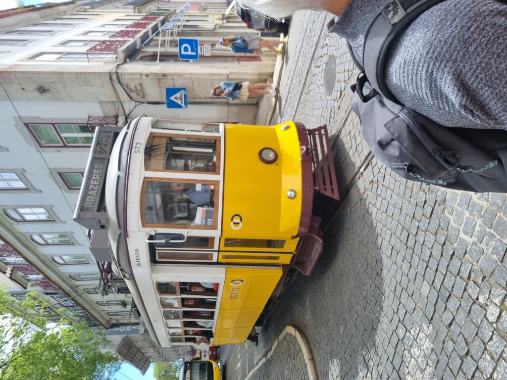 Tamo gde je Duško Popov postao Džejms Bond: Kako izgleda život u zemlji u kojoj "pet minuta" znači 20, ali u koju se uvek vraća (FOTO) 5