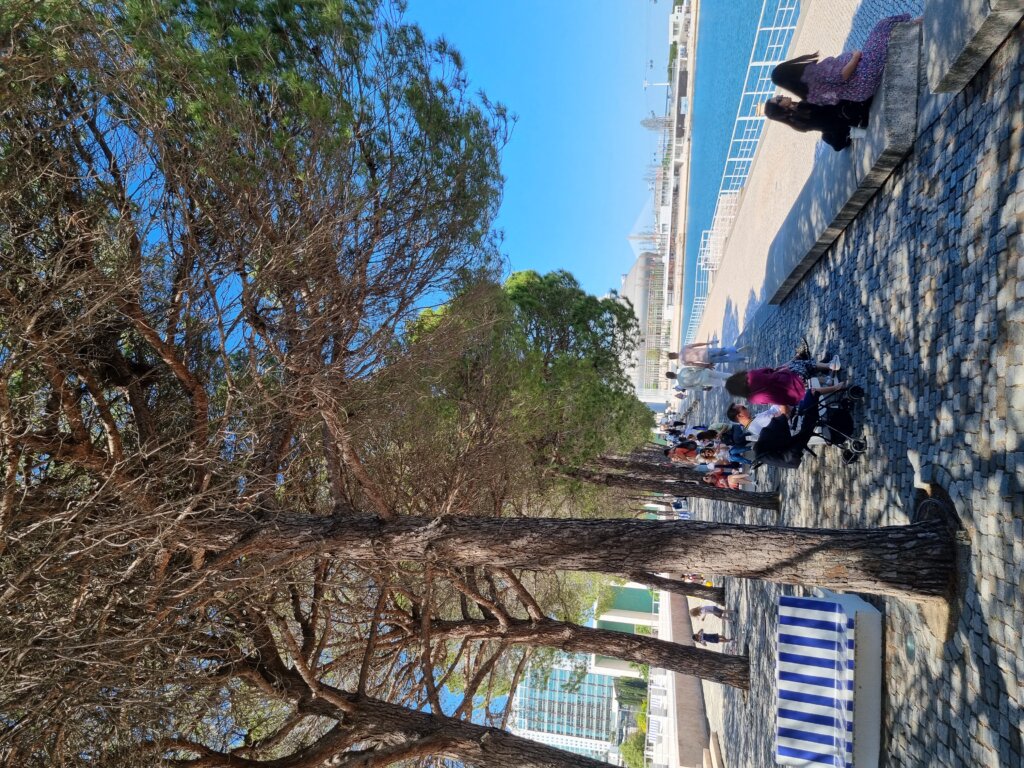 Tamo gde je Duško Popov postao Džejms Bond: Kako izgleda život u zemlji u kojoj "pet minuta" znači 20, ali u koju se uvek vraća (FOTO) 6