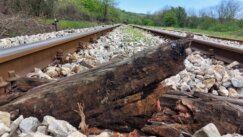 Iskliznule dve cisterne sa sumpornom kiselinom kod Zaječara (FOTO) 2