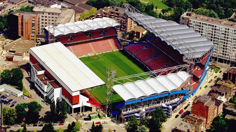 Novi nivo navijačkog bezumlja: Mrtvim štakorima gađali pristalice rivala 1