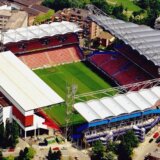 Novi nivo navijačkog bezumlja: Mrtvim štakorima gađali pristalice rivala 14