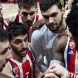 Branko Lazić oduševio okupljene zvezdaše: Navijači došli da podrže košarkaše pred sutrašnji meč za titulu 2