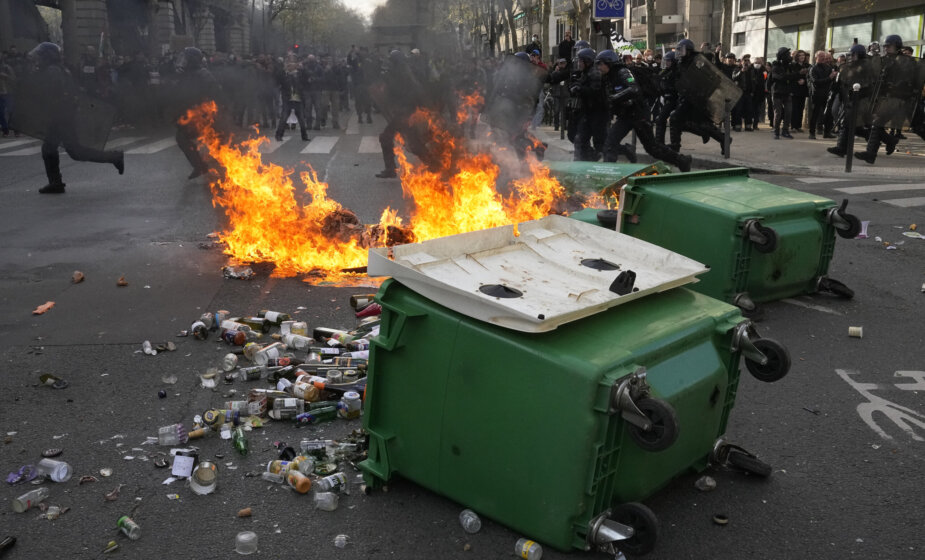 Francuske vlasti: Na protestima širom zemlje 570.000 ljudi (FOTO) 1