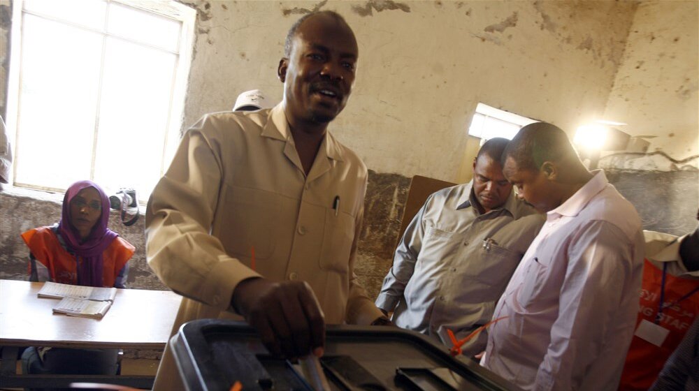 Bivši sudanski ministar tražen u Hagu zbog optužbi za ratne zločine pušten iz zatvora u Kartumu 1