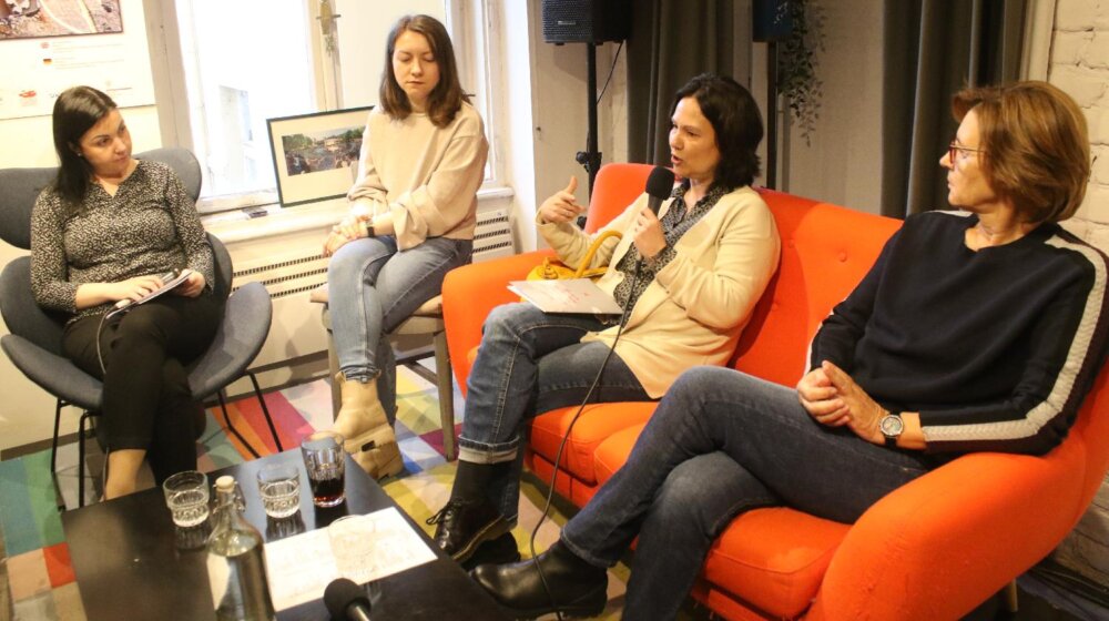 Tribina „Mediji i revizionizam o ratovima devedesetih u Srbiji“: Desnim populizmom se stvara paranoični pogled na svet 1