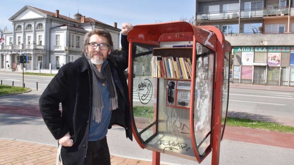 Sećanje na dan kada je uništena Narodna biblioteka u Beogradu: Novosadski fotoreporter svakog 6. aprila od govornice pravi biblioteku 1
