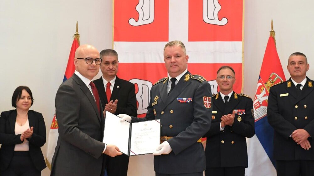 Vučević uručio oficirima ukaze predsednika Srbije Aleksandra Vučića o unapređenjima 1