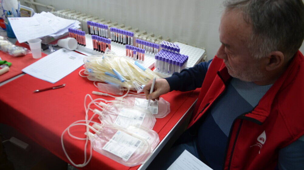 "Ti ćeš i bubreg da daš, samo da ne ideš u školu": Kako je protekla akcija dobrovoljnog davanja krvi u vranjskoj gimnaziji? 4