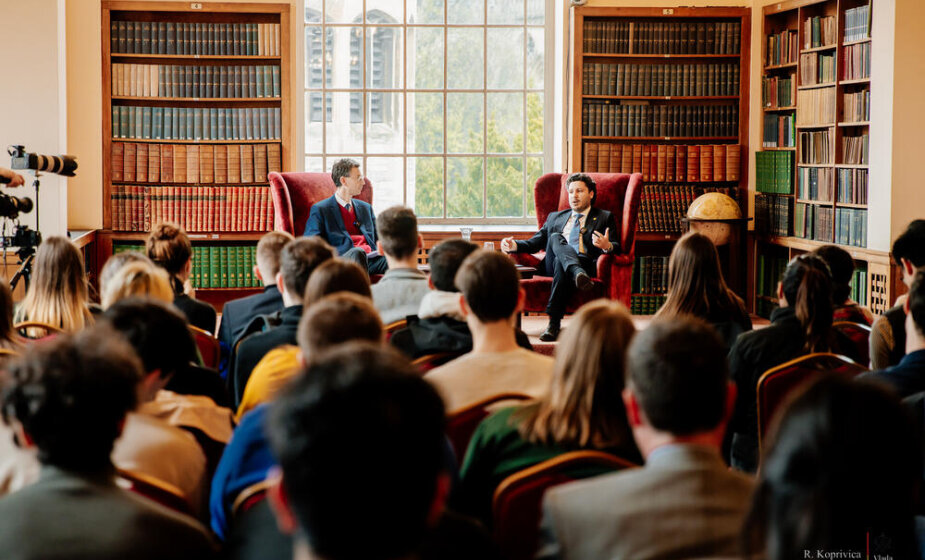 Abazović na Kembridžu održao predavanje i promovisao knjigu: Crna Gora je unikatna, želim da ljudi dolaze, rade i ostaju (VIDEO) 1