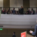 Govor Makrona u Hagu prekinuli demonstranti 11