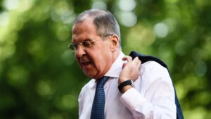 Ministar spoljnih poslova Ruske Federacije Sergej Lavrov izjavio je  da je Moskva stanovnike Zaporoške i Hersonske oblasti, kao i Donjecka i Luganska pitala da li žele da postanu deo Rusije, dok u slučaju proglašenja nezavisnosti Kosova - stanovništvo niko ništa nije pitao, preneo je Sputnjik njegov intervju za mađarski YouTube kanal „Ultrahang“.