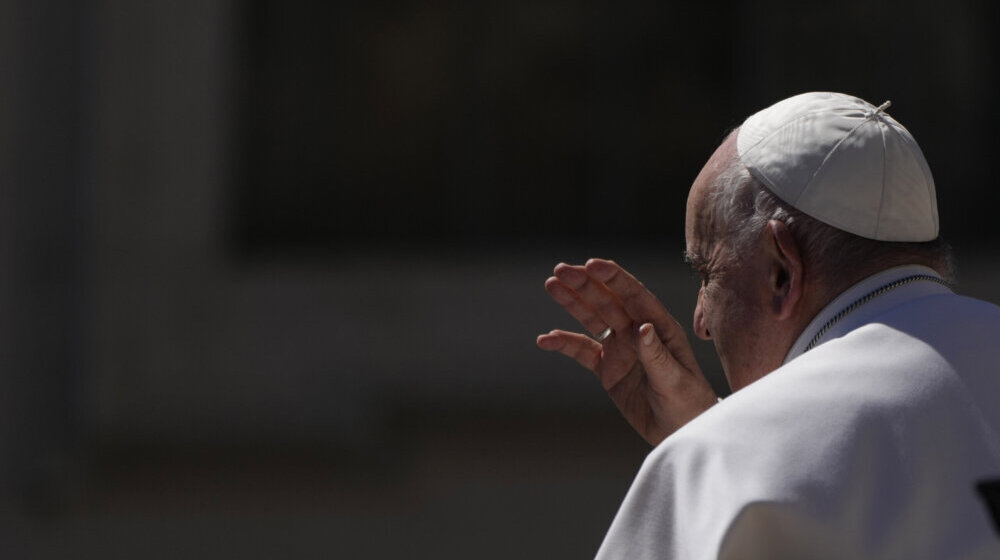 Papa Franja dozvolio ženama da glasaju na sledećem sastanku biskupa 1
