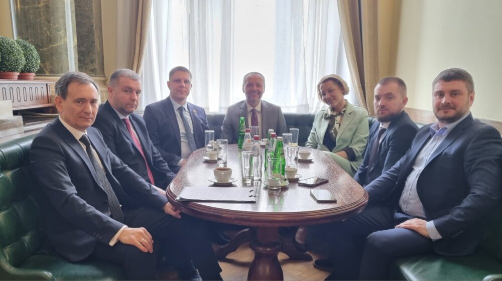 Olenik za Danas tvrdi da je Orlić zabranio poslaniku Ukrajine da se obrati novinarima: "Sramota ih je, pokušavaju da sakriju od javnosti" 1