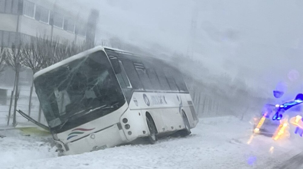 Autobus sa radnicima Jure izleteo s puta kod Rače Kragujevačke: 18 putnika zatražilo pomoć u UKC Kragujevac 1