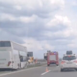 Autobus probio zaštitnu ogradu, saobraćajna nesreća na auto-putu Beograd - Niš (VIDEO) 10