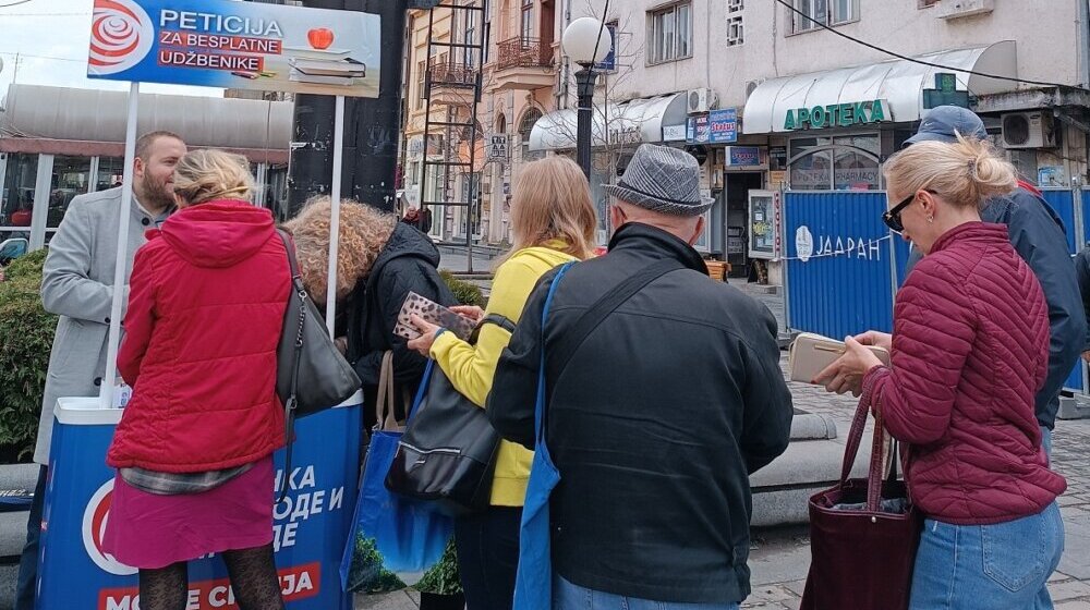 Sva deca imaju pravo na besplatne udžbenike, a ne samo u Beogradu: SSP Kragujevac pokrenuo peticiju 1