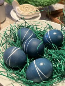 Šta radi opozicija na Veliki petak - ko farba jaja i eksperimentiše, a ko posao prepušta mlađima i iskusnijima? 2