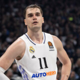 (VIDEO) Hrvatski reprezentativac imao „specijalan tretman“ u Areni: Hezonja pozdravljen ovacijama po završetku meča između Partizana i Reala 8