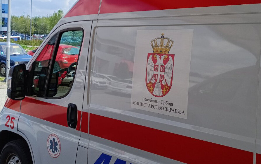 Povređeni muškarac i dečak na pešačkom prelazu u centru Beograda, automobil naleteo na njih 1