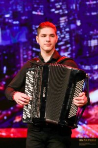 Najbolji harmonikaš sveta: Kako je mladić iz malog mesta u Mačvi osvojio Svetski kup u Švajcarskoj 4