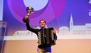 Najbolji harmonikaš sveta: Kako je mladić iz malog mesta u Mačvi osvojio Svetski kup u Švajcarskoj 2
