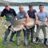 "Vađenje u čamac trajalo skoro čitav sat": Ribolovac na Gružanskom jezeru upecao soma dugog više od dva metra 4