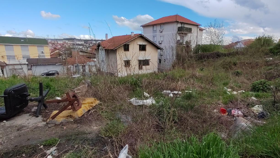 "Asfalt puca, kanalizacija se izliva": Zašto stanari u beogradskom naselju Mirijevo strahuju od klizišta (FOTO) 4