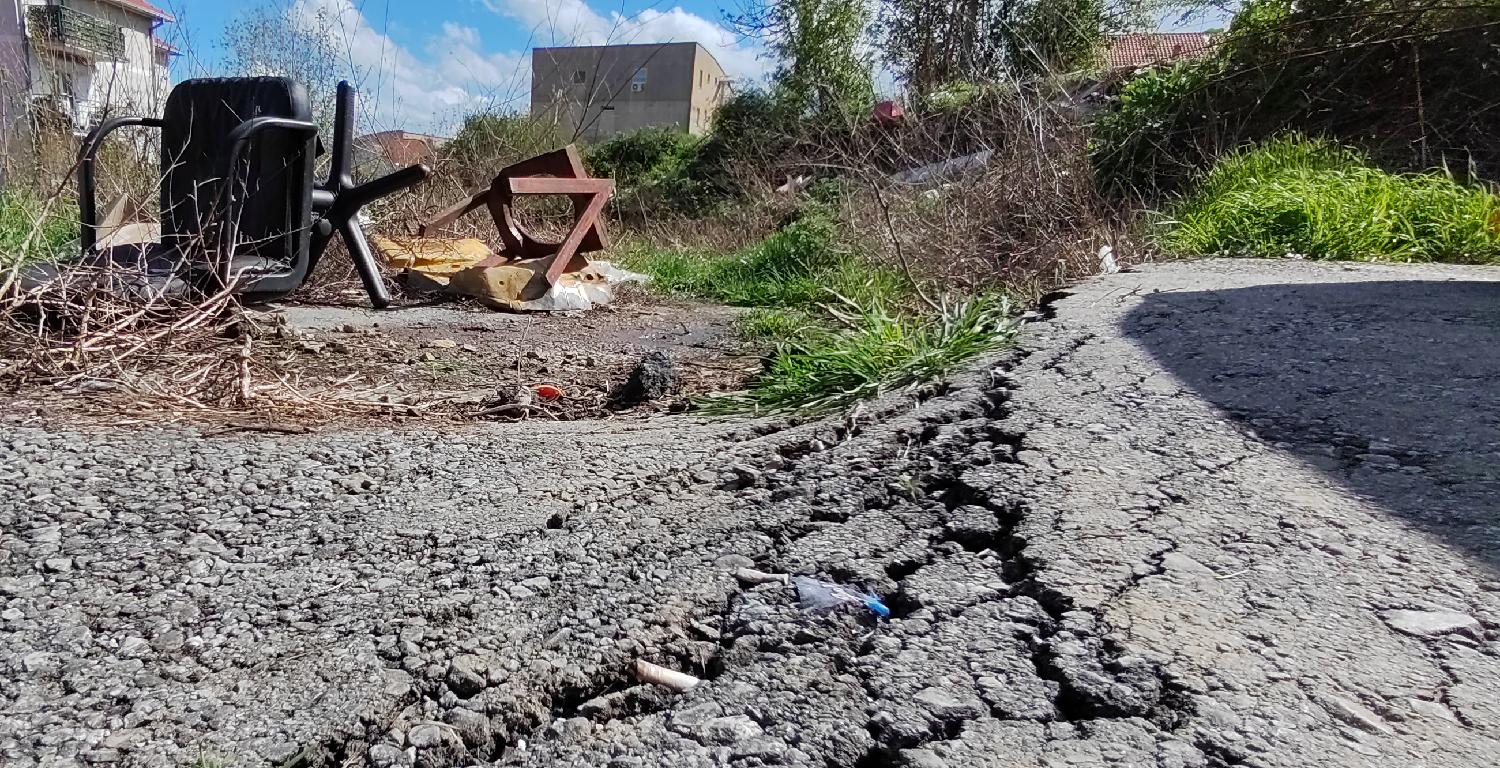 "Asfalt puca, kanalizacija se izliva": Zašto stanari u beogradskom naselju Mirijevo strahuju od klizišta (FOTO) 3