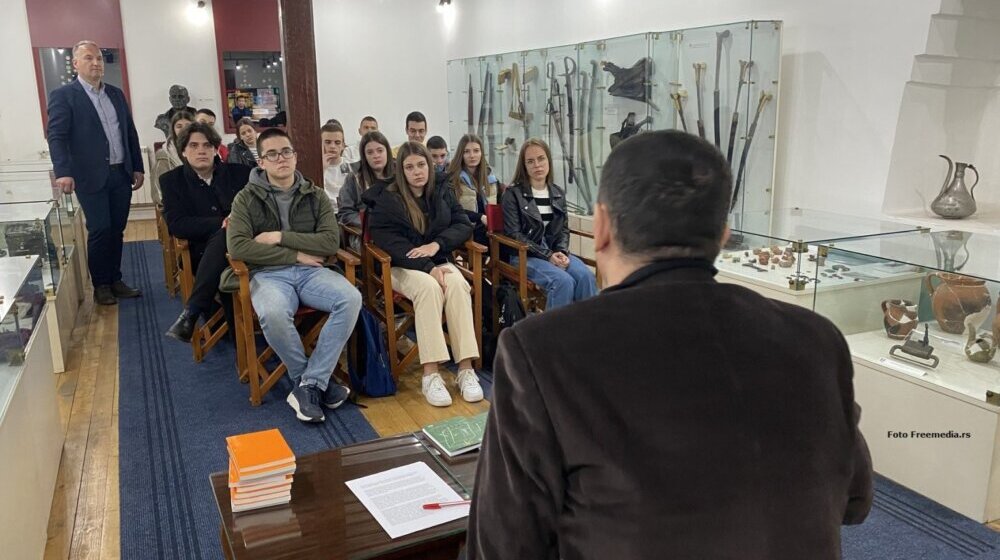 Tribina "Novi Pazar u istoriji kulture" održana u muzeju "Ras" 1