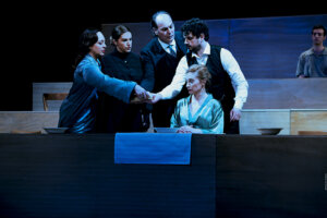 Predstava „Očevi i oci“, prema istoimenom romanu Slobodana Selenića, u dramatizaciji Kate Đarmati, režiji Veljka Mićunovića i produkciji Narodnog pozorišta u Beogradu, nastavlja sa uspesima na domaćim pozorišnim festivalima.