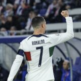(VIDEO) Ronaldo pobesneo na derbiju saudijskog prvenstva, po završetku meča publiku „pozdravio“ hvatanjem za međunožje 4