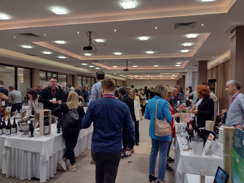 Sav srpski svet ali vinski na Salonu u Kragujevcu: Od muštuluka i tamnjanike do patine i mistike 17