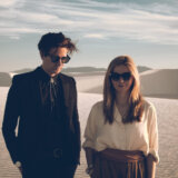 Inspirisano bezvremenskim delima Vangelisa i genijalnosti Morikonea: Still Corners se vraća u Beograd 1