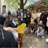 Patrijarh Porfirije na tradicionalnom uskršnjem ručku sa beskućnicima 14