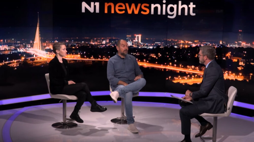 „Deo folklora, u nedostatku jake opozicije“: Mediji kao politički protivnici 1