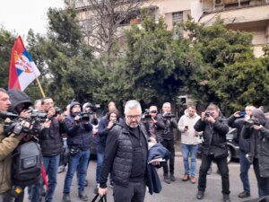 “Nemoj Dragane! Da znaš kako je unutra ne bi išao”: Kako je izgledao odlazak vlasnika Informera u zatvor 3 “Nemoj Dragane! Da znaš kako je unutra ne bi išao”: Kako je izgledao odlazak vlasnika Informera u zatvor 3