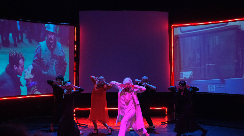 Plesna predstava “Želja da se napravi čvrsta istorija završiće se neuspehom” Igora Koruge: Oblik otpora, kritike i zajedništva u turbulentnim društveno-političkim okolnostima 1