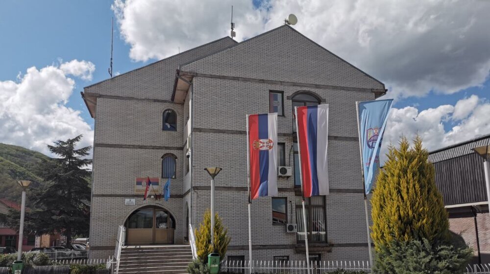 Klan Kosova: Budući gradonačelnici obećavaju da će da uklone srpske zastave sa opština 1