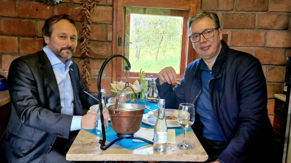 Kako je Vučić u Tekiji spremao smuđa za Žofrea 2