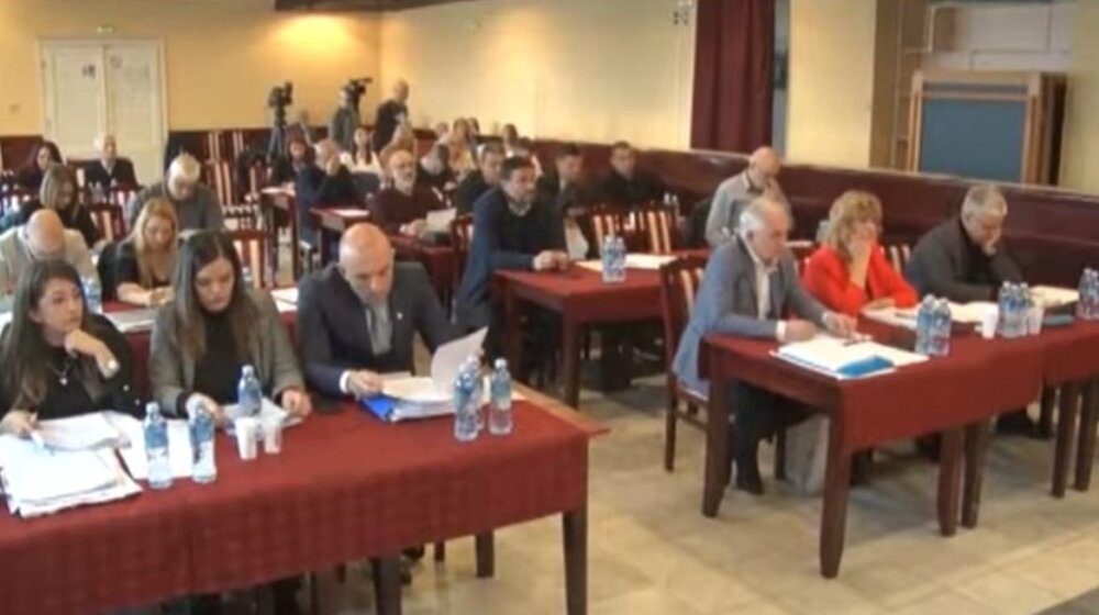 Odbornik Zavetnika udario odbornika SNS-a u Aranđelovcu (VIDEO) 1