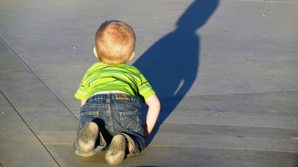 Ko je bio "Naj Kića" u trci puzanja beba u Kikindi? 1