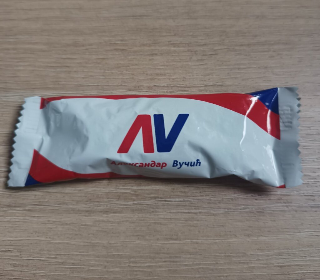 Članovi SNS delili građanima bonžitu suprotno zakonskim pravilima: Umesto sastava i roka trajanja boje stranke i ime Aleksandra Vučića 2