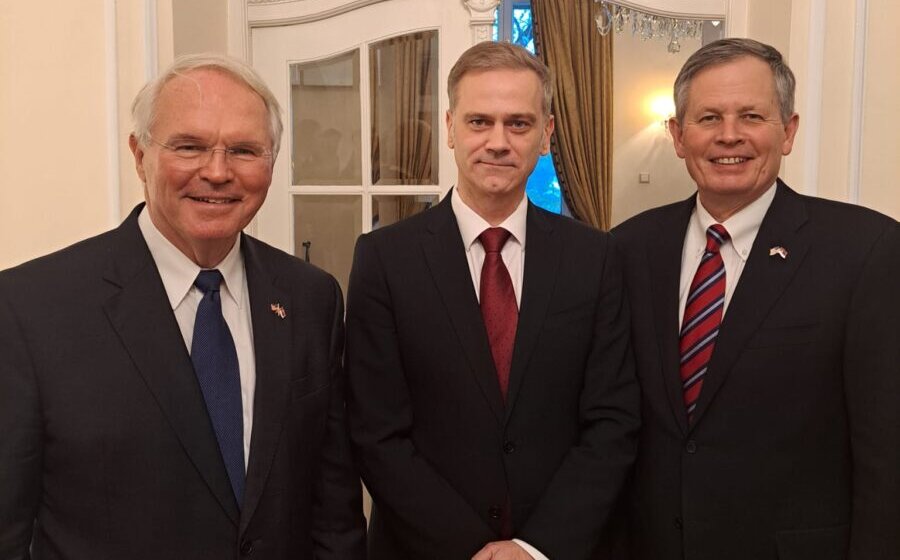 Stefanović sa senatorom Dejnsom: Potrebno da Srbija uskladi spoljnu politiku sa EU 1