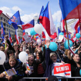 Desetine hiljada na antivladinom protestu u Pragu 5