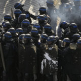 U Francuskoj 111 pritvorenih na protestima 12